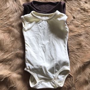 Never worn set of two size 0-6 onesies.